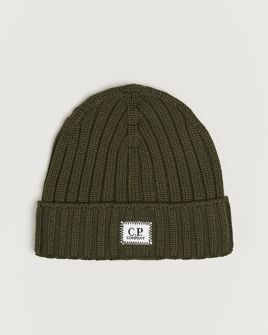 Herr | C.P. Company Knitted Merino Logo Beanie Olive | C.P. Company | Knitted Merino Logo Beanie Olive