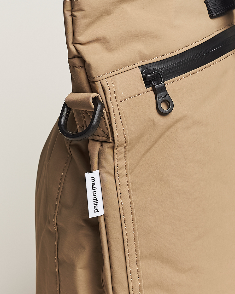 Herr | mazi untitled Helmet Bag 02 Nylon Tote Beige | mazi untitled | Helmet Bag 02 Nylon Tote Beige