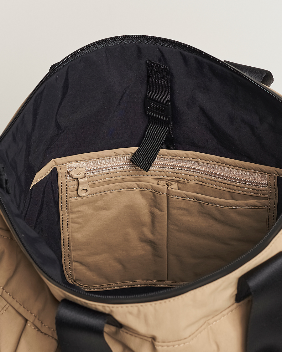 Herr | mazi untitled Helmet Bag 02 Nylon Tote Beige | mazi untitled | Helmet Bag 02 Nylon Tote Beige