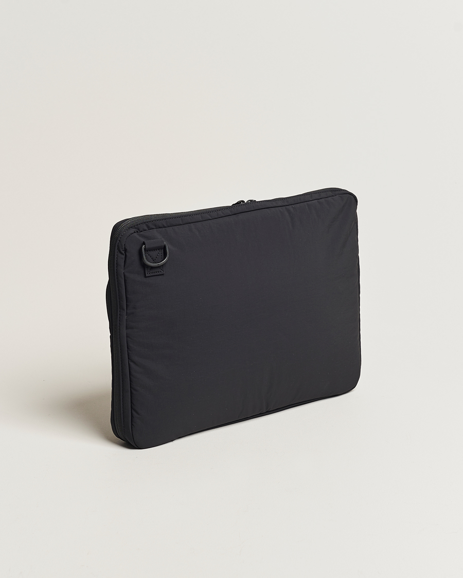 Herr | Väskor | mazi untitled | AM Case 02 Nylon Portfolio Black