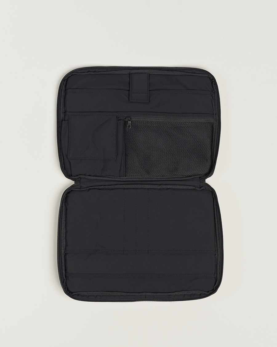 Herr | Väskor | mazi untitled | AM Case 02 Nylon Portfolio Black