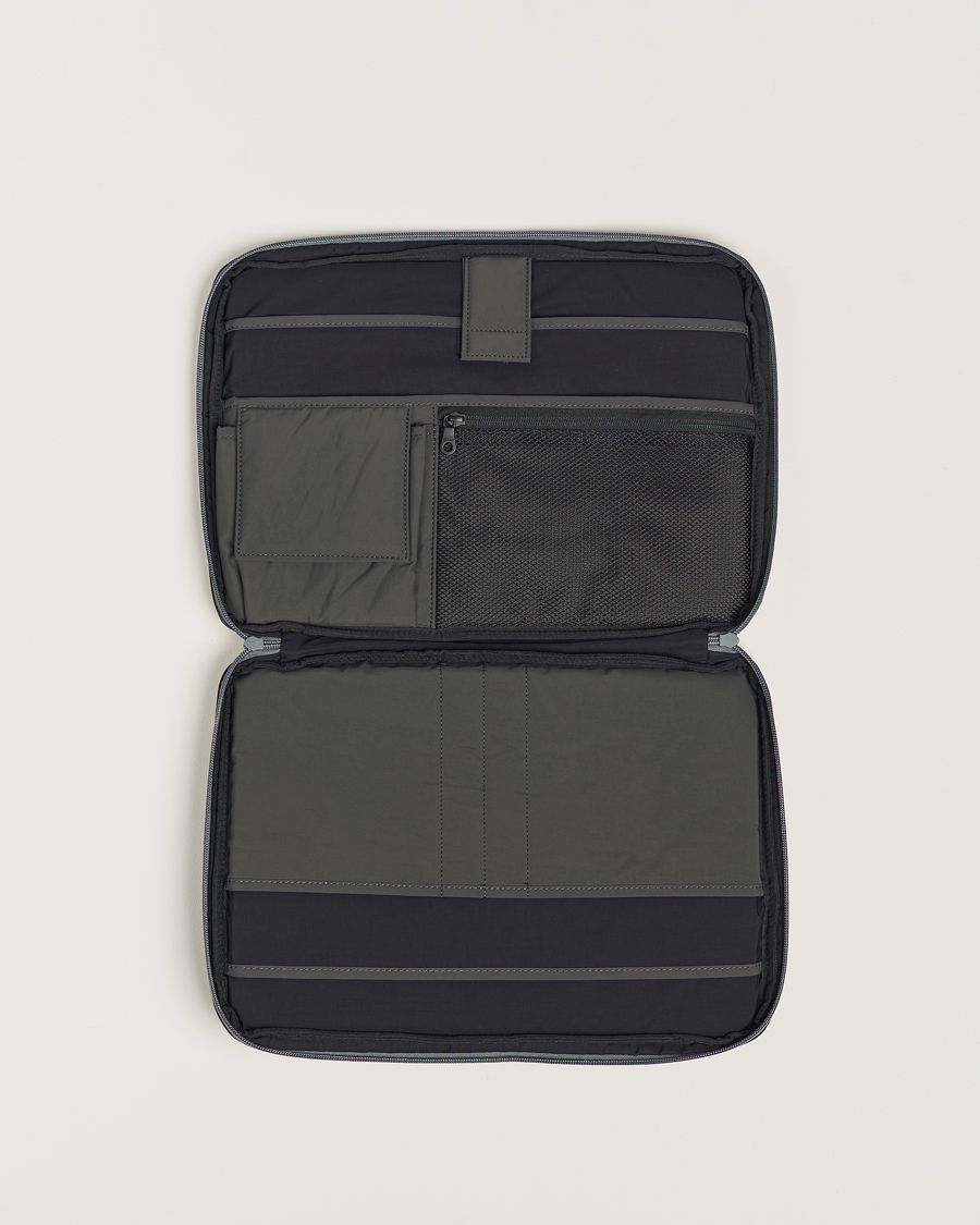 Herr | Väskor | mazi untitled | AM Case 02 Nylon Portfolio Grey