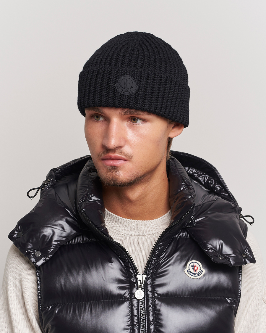 Herr | Moncler Tonal Logo Beanie Black | Moncler | Tonal Logo Beanie Black