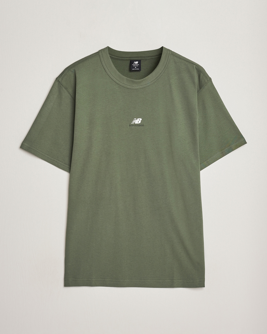 Herr | T-Shirts | New Balance | Athletics Graphic T-Shirt Deep Olive Green