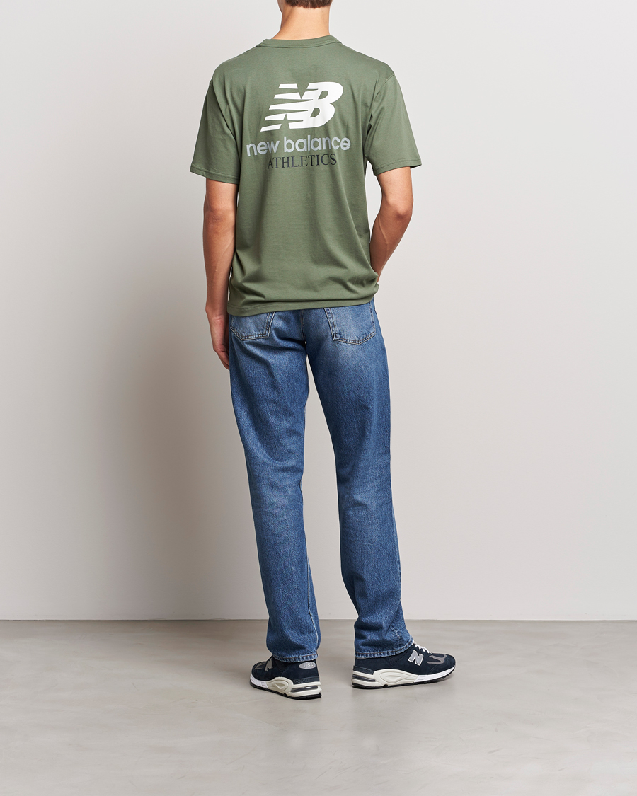 Herr | T-Shirts | New Balance | Athletics Graphic T-Shirt Deep Olive Green