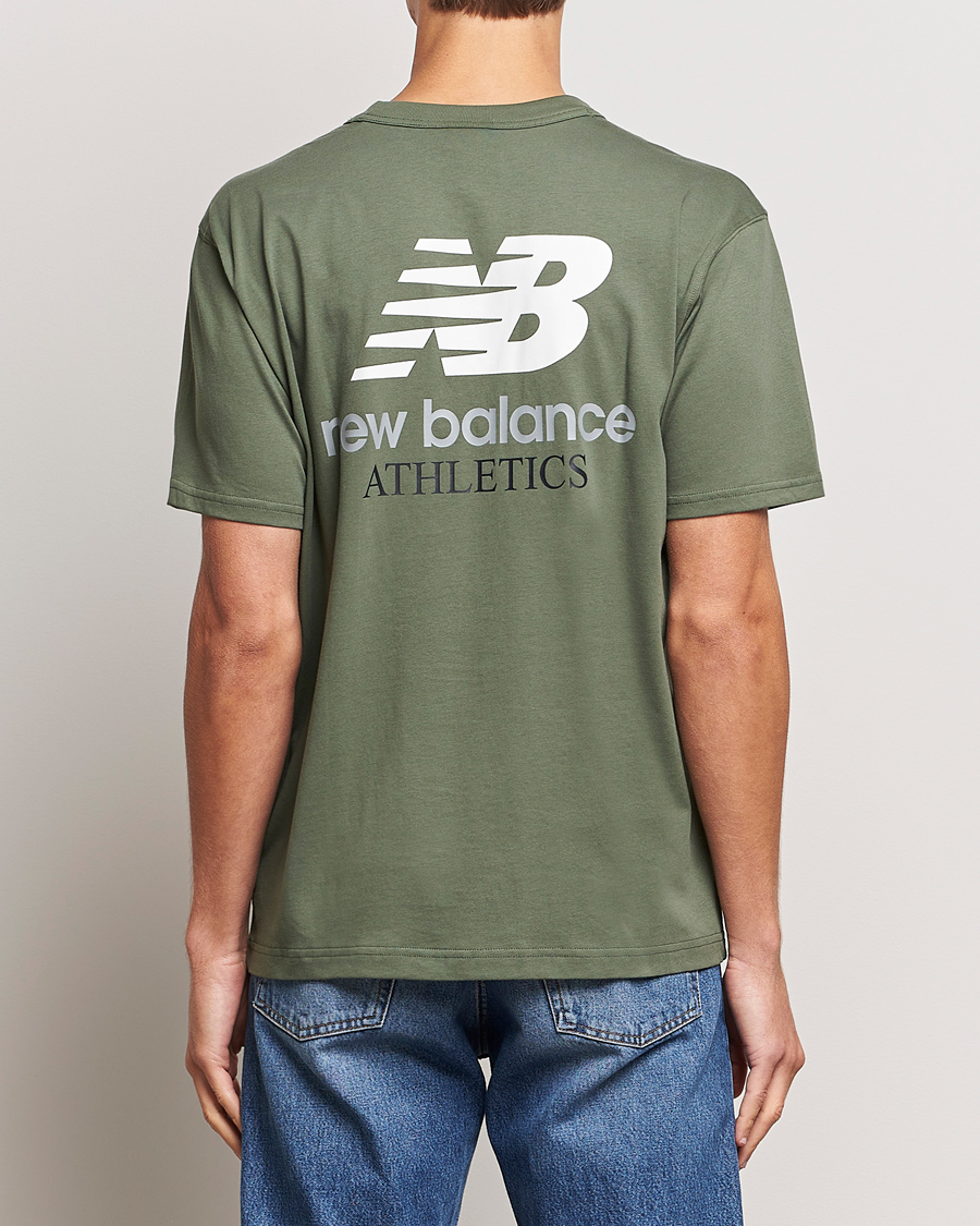 Herr | T-Shirts | New Balance | Athletics Graphic T-Shirt Deep Olive Green