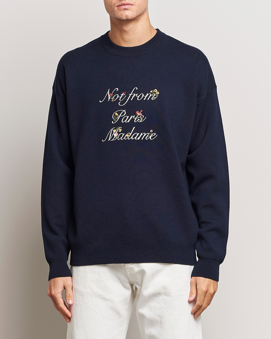 Herr | Nya produktbilder | Drôle de Monsieur | Flower Slogan Sweater Navy