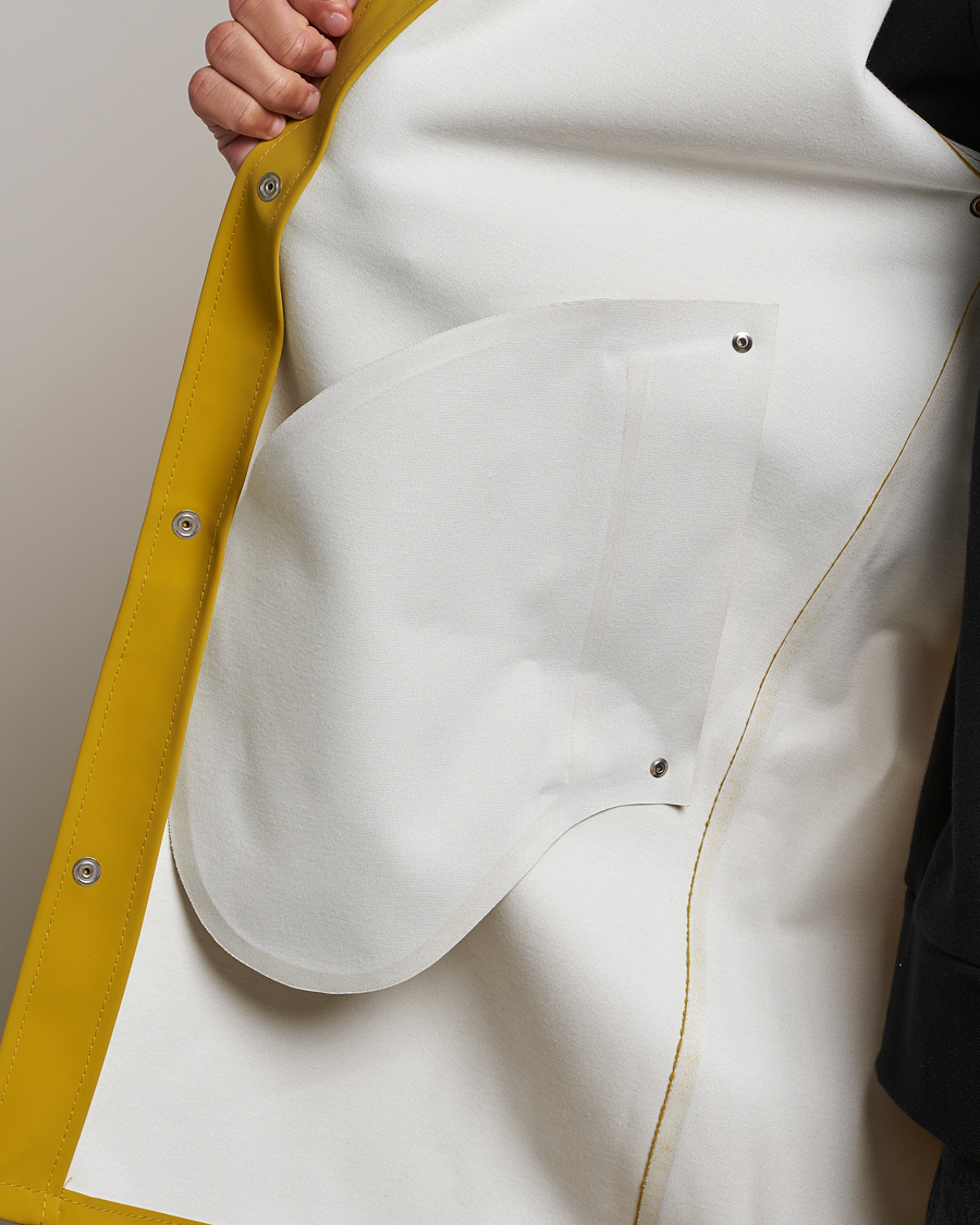 Herr | Jackor | Stutterheim | Stockholm Raincoat Suede Gold