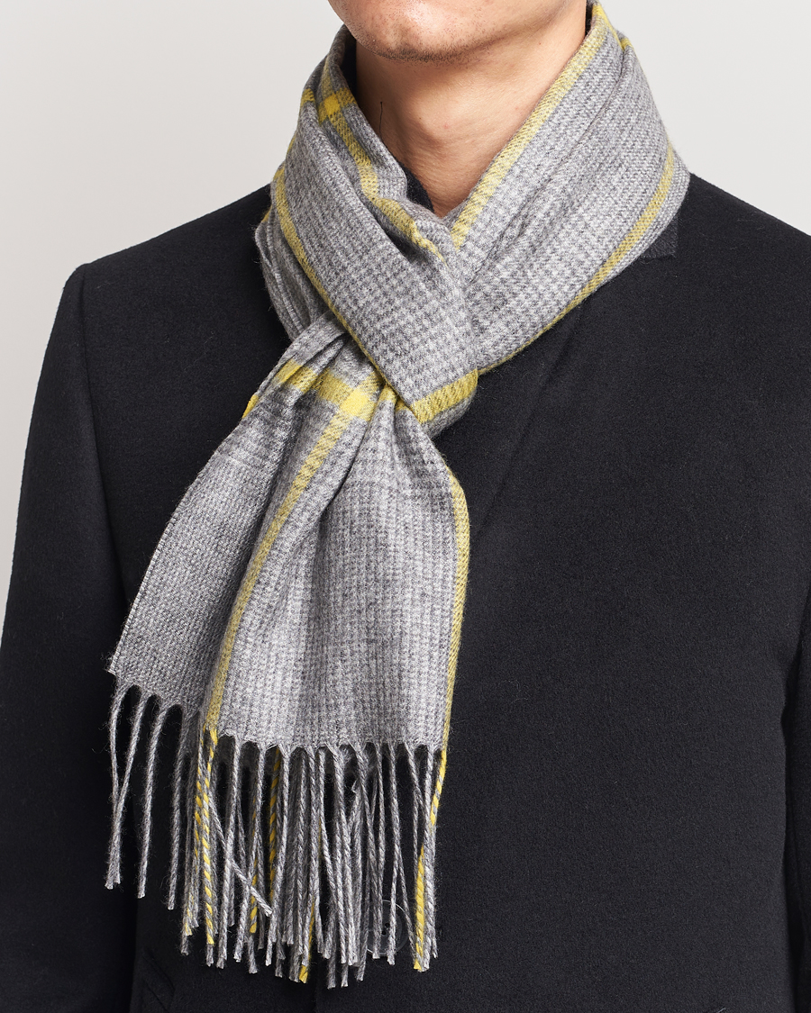 Herr | Piacenza Cashmere Cashmere/Silk Glencheck Scarf Grey/Yellow | Piacenza Cashmere | Cashmere/Silk Glencheck Scarf Grey/Yellow