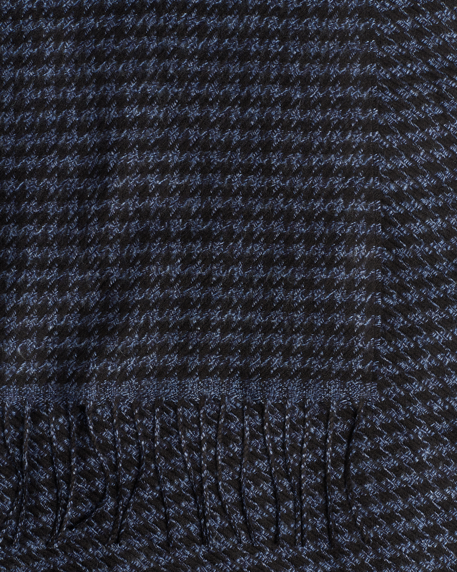 Herr | Piacenza Cashmere Cashmere/Silk Houndstooth Scarf Dark Blue | Piacenza Cashmere | Cashmere/Silk Houndstooth Scarf Dark Blue