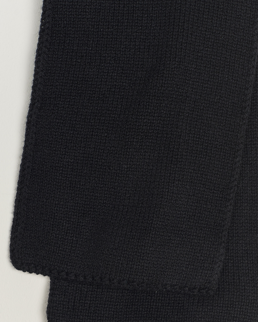 Herr | Piacenza Cashmere Short Loop Cashmere Scarf Black | Piacenza Cashmere | Short Loop Cashmere Scarf Black