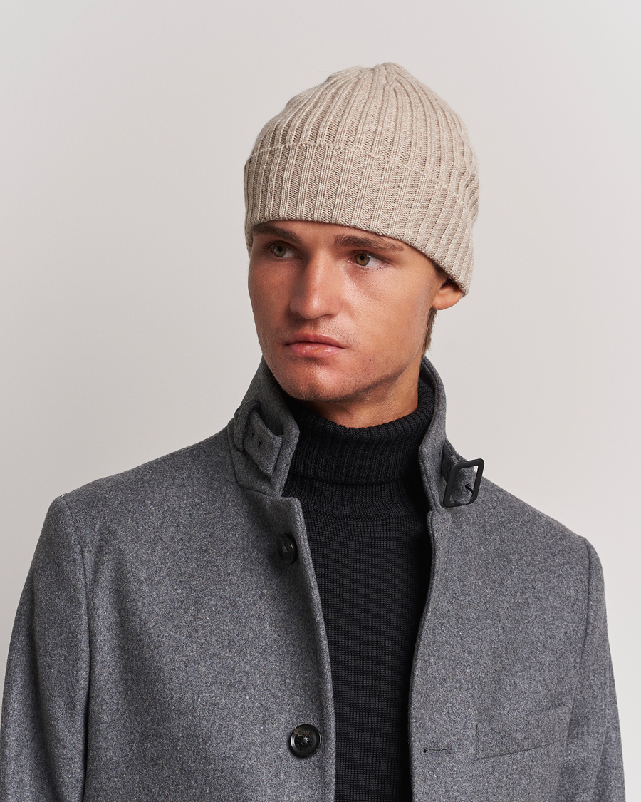 Herr | Piacenza Cashmere Ribbed Cashmere Beanie Light Beige | Piacenza Cashmere | Ribbed Cashmere Beanie Light Beige