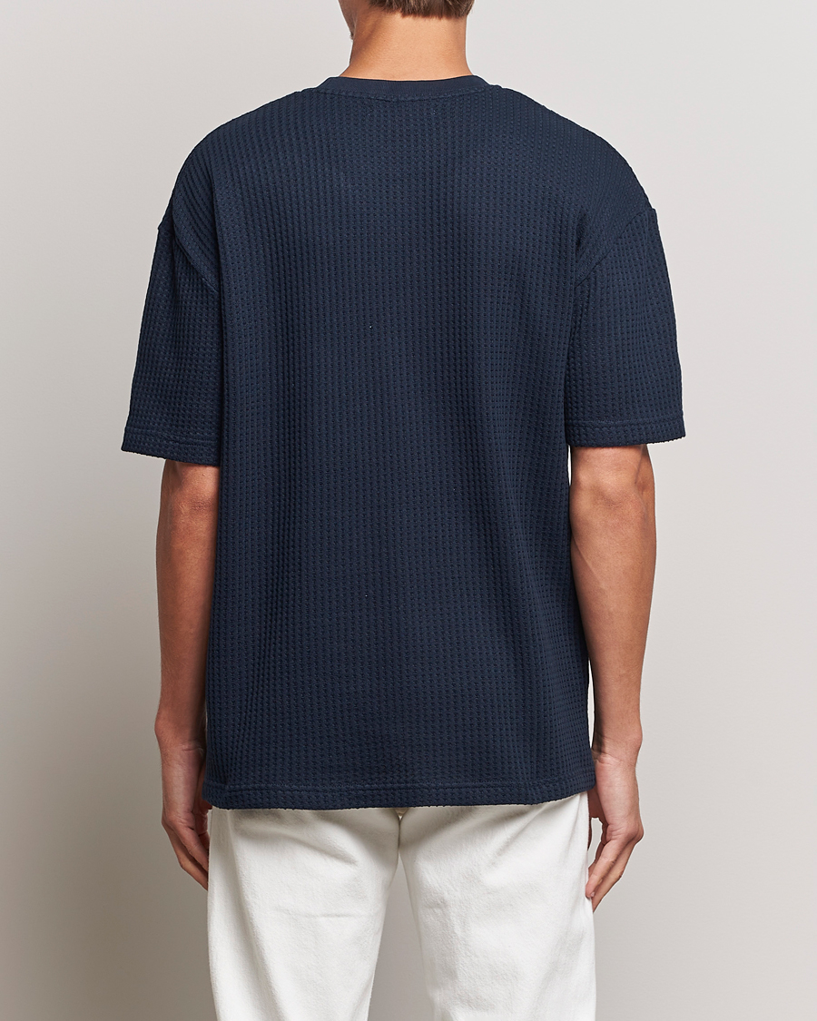 Herr | T-Shirts | Samsøe Samsøe | Samsøe & Samsøe Dino Waffle Knitted Crew Neck T-Shirt Salute Navy