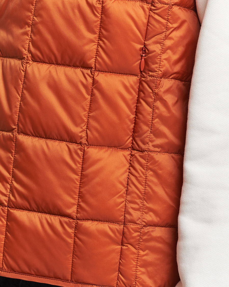 Herr | Jackor | TAION | V-Neck Lightweight Down Vest Brick Orange