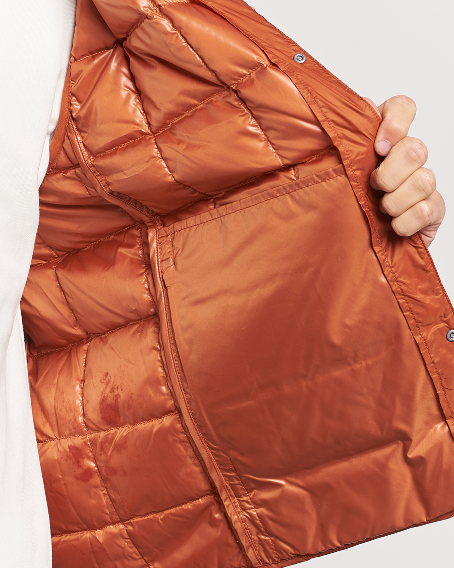 Herr | Jackor | TAION | V-Neck Lightweight Down Vest Brick Orange
