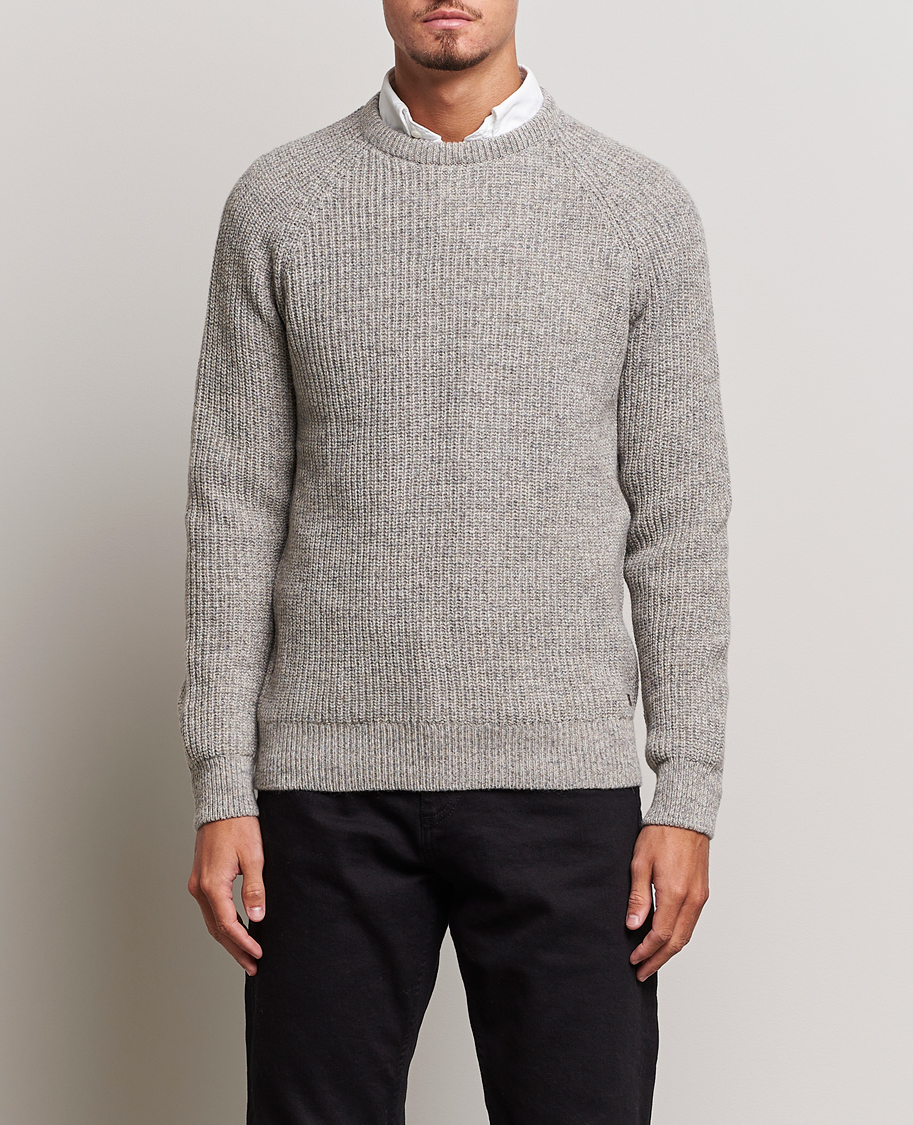 Herr | Stickade tröjor | Barbour Lifestyle | Horseford Knitted Crewneck Stone