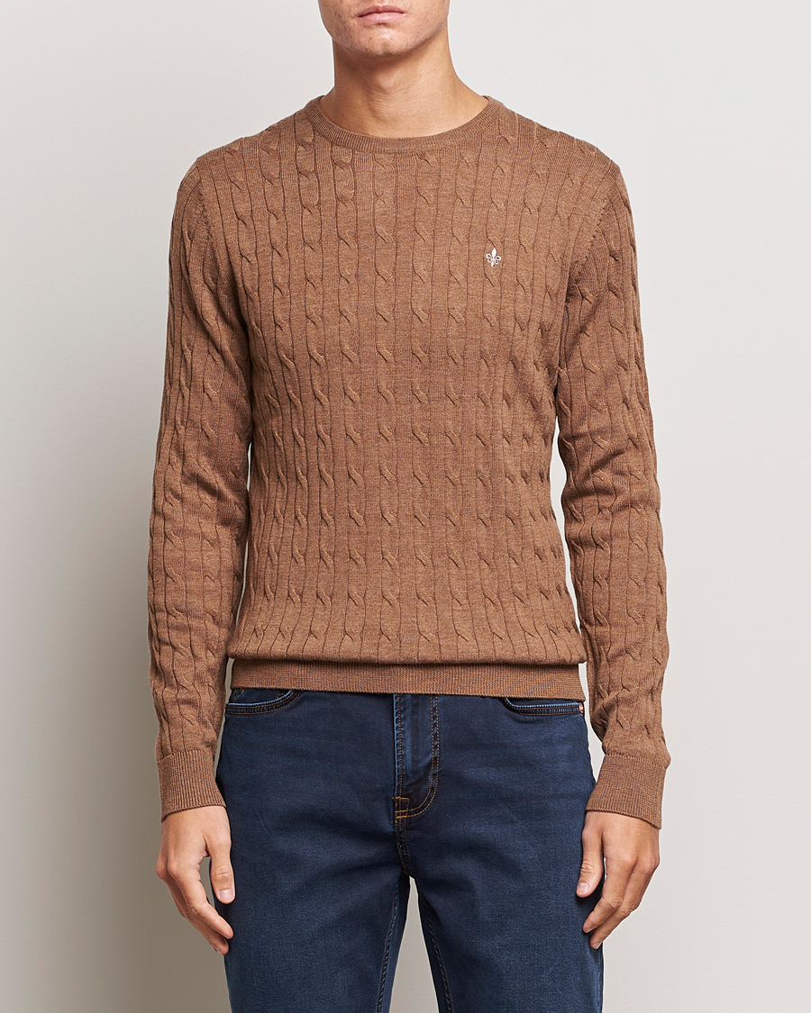 Herr | Avdelningar | Morris | Merino Cable Crew Neck Camel