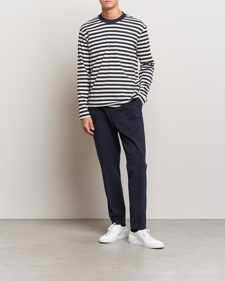 Herr | T-Shirts | Sunspel | Heavyweight Mock Neck Long Sleeve T-Shirt Navy/Ecru