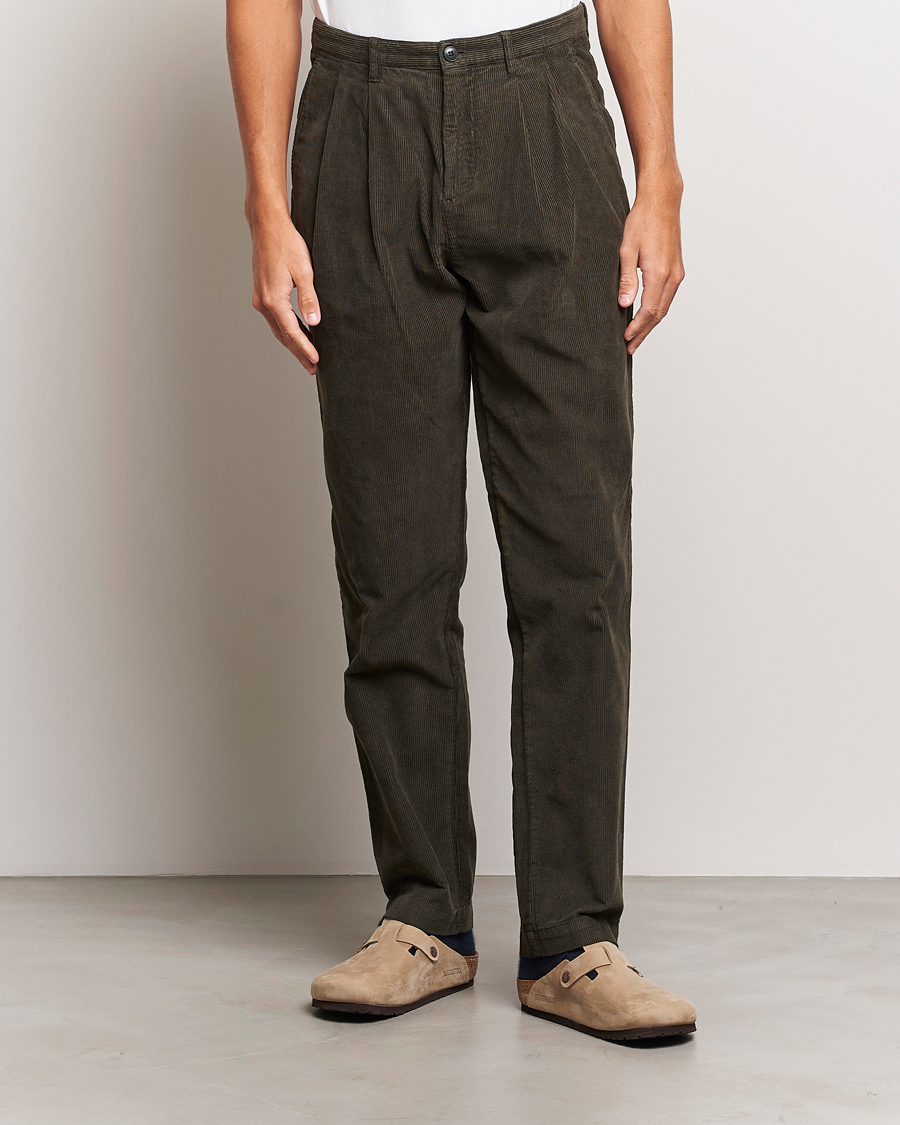 Herr | Byxor | Sunspel | Corduroy Double Pleat Trousers Coffee