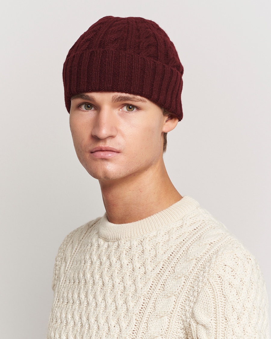 Herr | Sunspel Lambswool Cable Hat Maroon | Sunspel | Lambswool Cable Hat Maroon