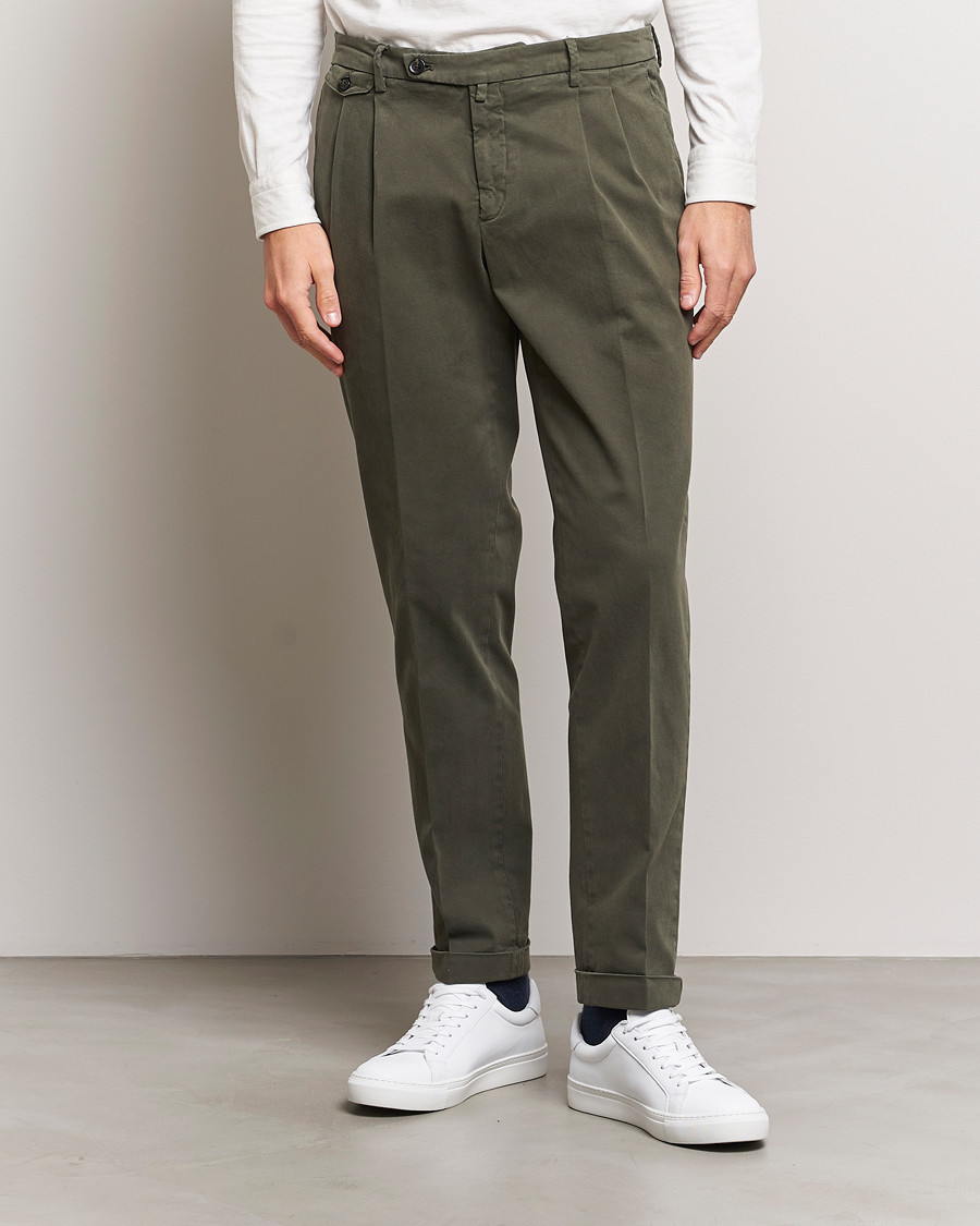 Herr | Byxor | Briglia 1949 | Easy Fit Pleated Cotton Stretch Chino Military
