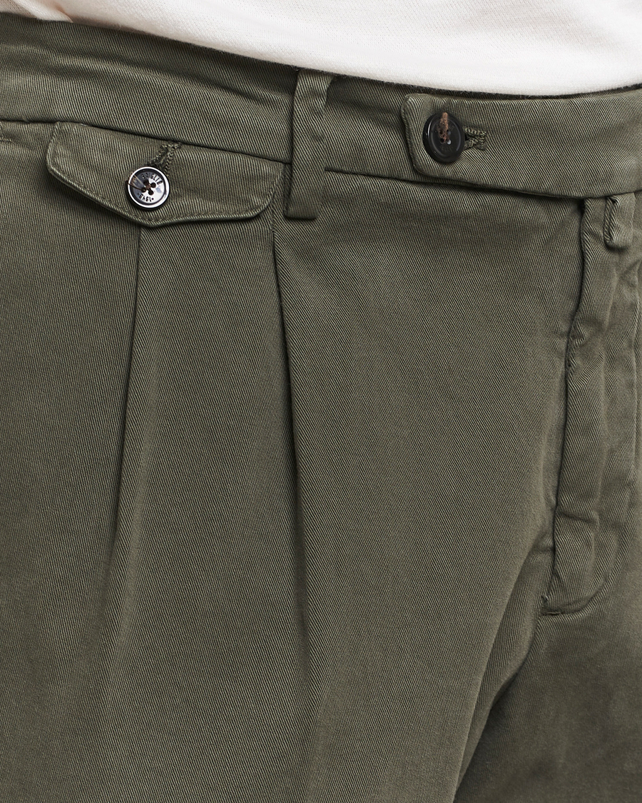 Herr | Byxor | Briglia 1949 | Easy Fit Pleated Cotton Stretch Chino Military