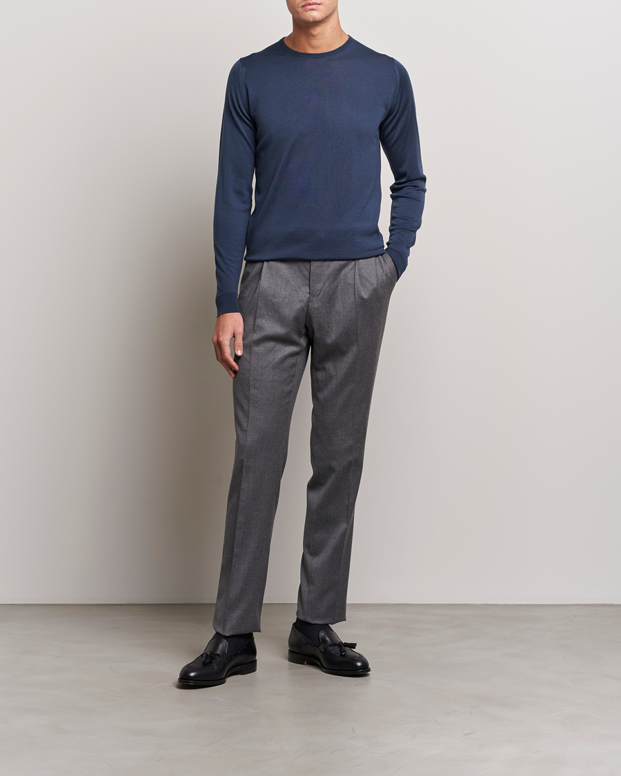 Herr | Tröjor | John Smedley | Lundy Extra Fine Merino Crew Neck Smoke Blue