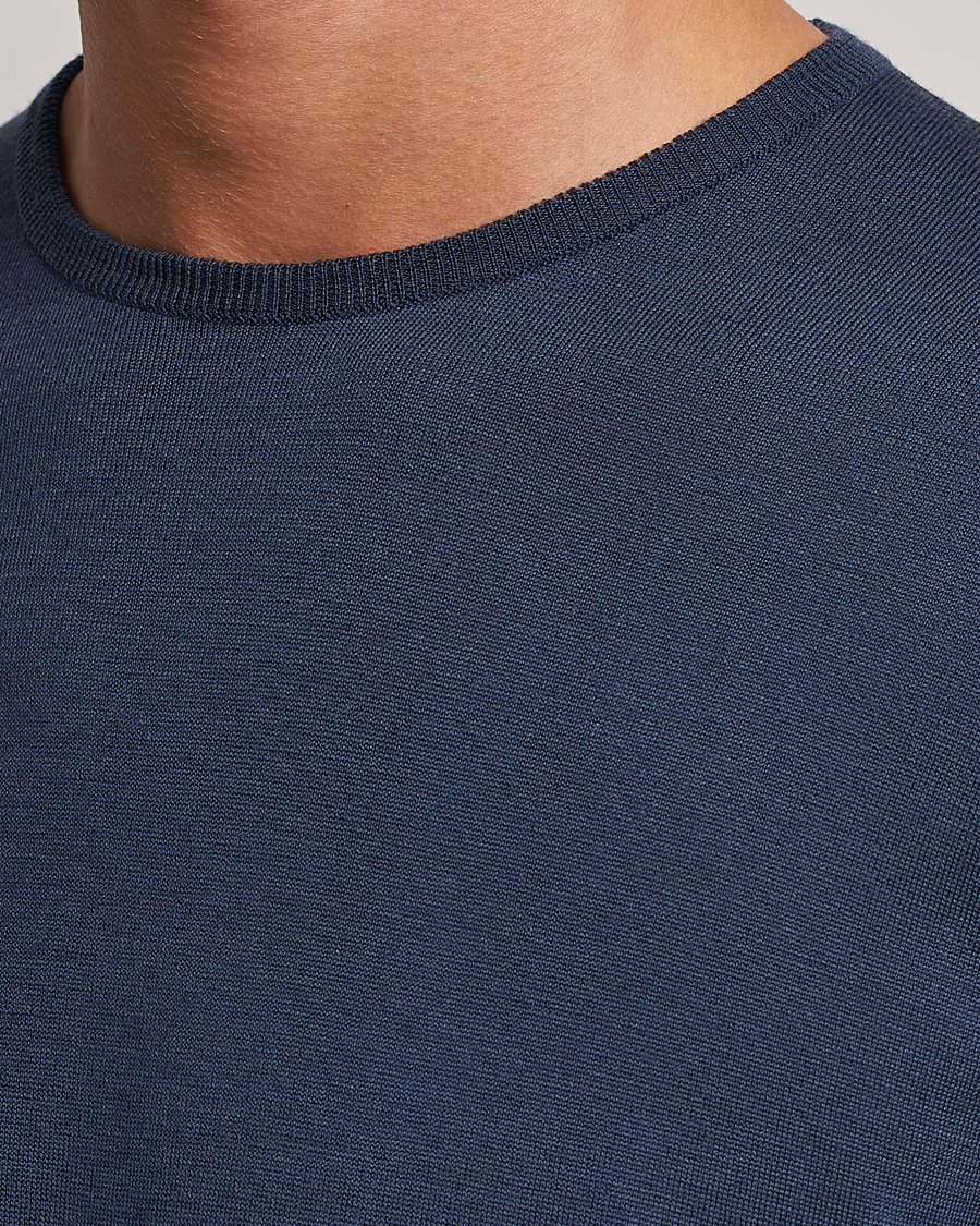 Herr | Tröjor | John Smedley | Lundy Extra Fine Merino Crew Neck Smoke Blue