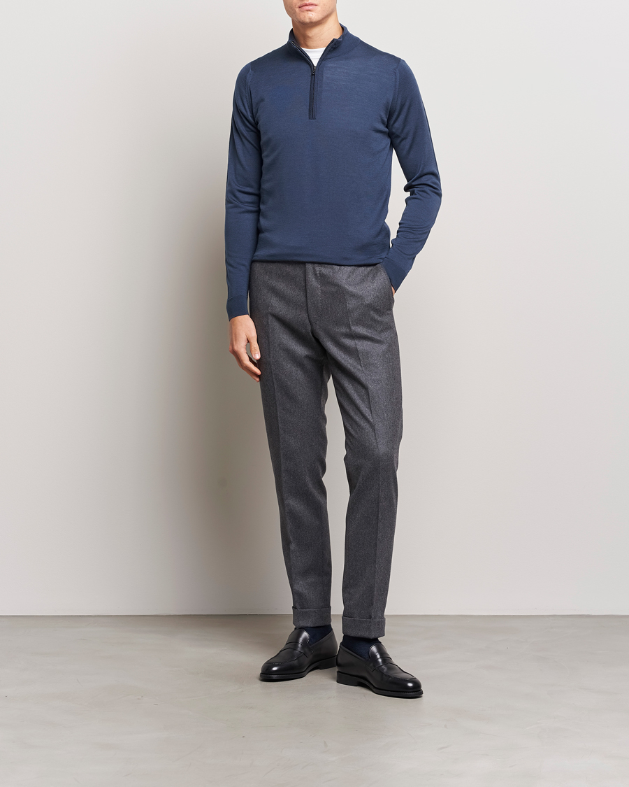 Herr | Tröjor | John Smedley | Barrow Extra Fine Merino Half Zip Smoke Blue