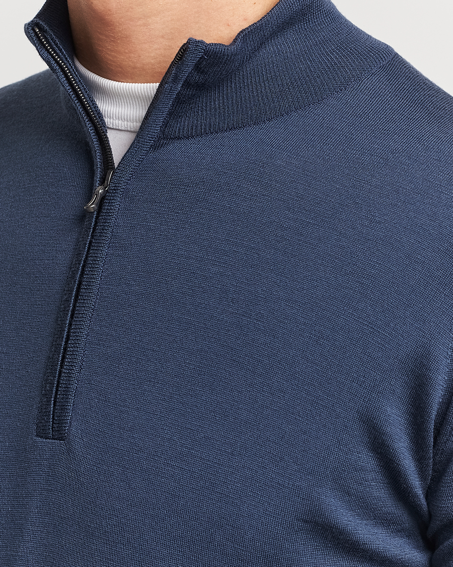 Herr | Tröjor | John Smedley | Barrow Extra Fine Merino Half Zip Smoke Blue