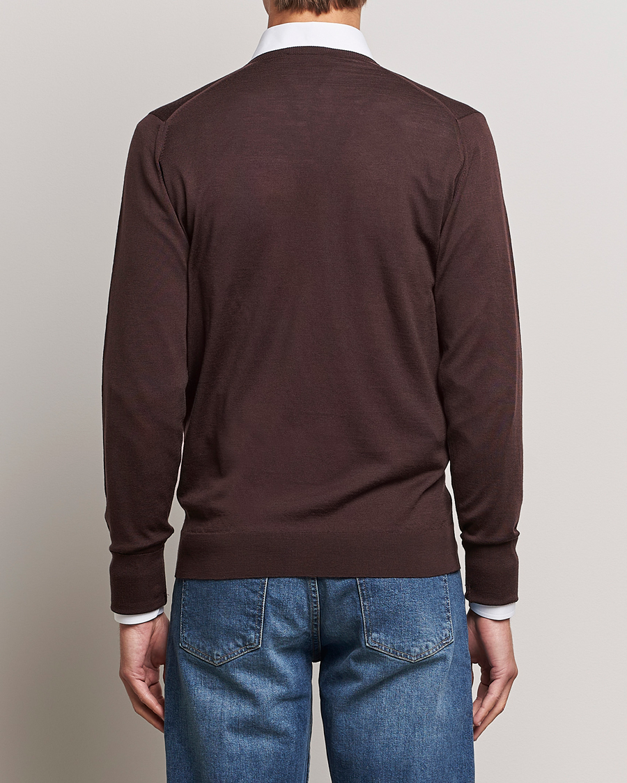 Herr | Tröjor | John Smedley | Bobby Extra Fine Merino V-Neck Pullover Truffle Brown