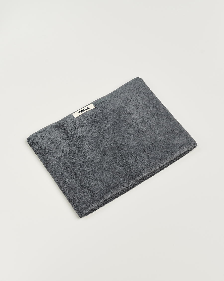 Herr | Textilier | Tekla | Organic Terry Bath Towel Charcoal Grey