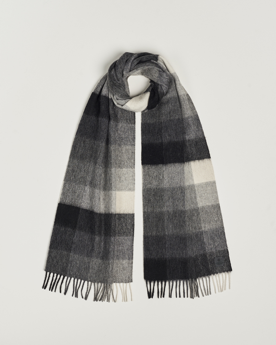Herr | Amanda Christensen Merino Wool Block Check Scarf Black/Grey | Amanda Christensen | Merino Wool Block Check Scarf Black/Grey