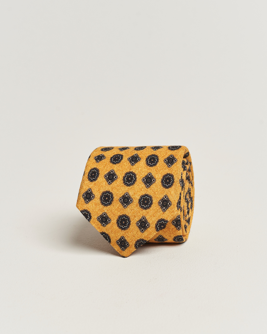 Herr | Amanda Christensen Wool Flannel 8cm Printed Medallion Tie Yellow | Amanda Christensen | Wool Flannel 8cm Printed Medallion Tie Yellow