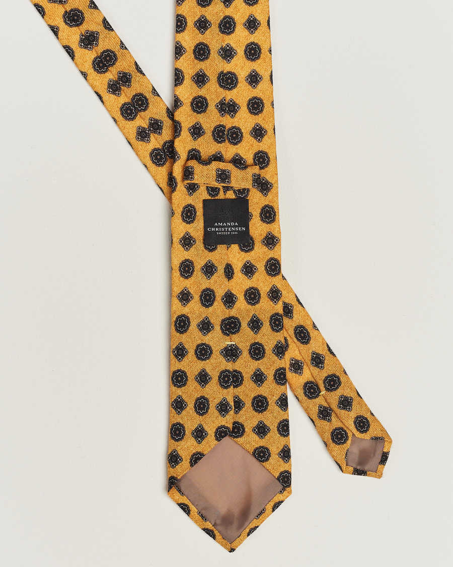 Herr | Amanda Christensen Wool Flannel 8cm Printed Medallion Tie Yellow | Amanda Christensen | Wool Flannel 8cm Printed Medallion Tie Yellow