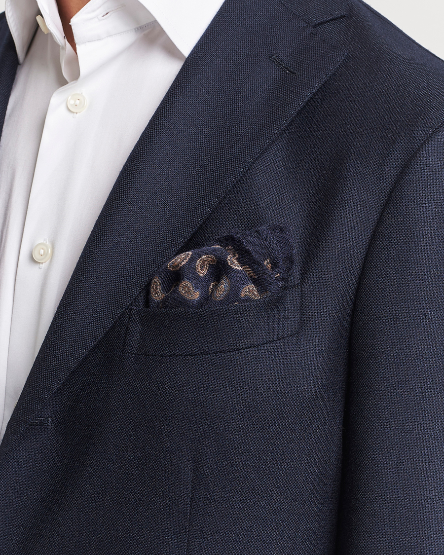 Herr | Amanda Christensen Wool Flannel Printed Paisley Pocket Square Navy | Amanda Christensen | Wool Flannel Printed Paisley Pocket Square Navy