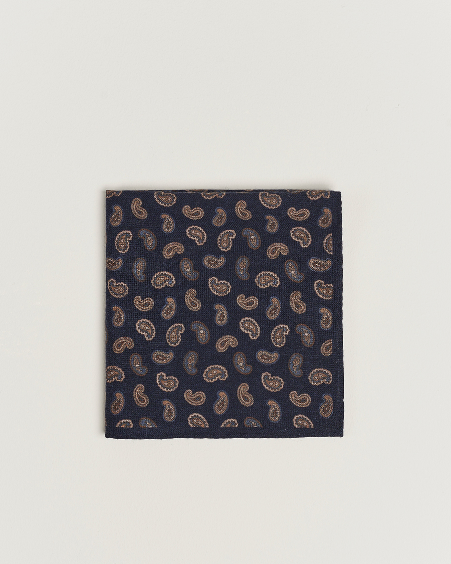 Herr | Amanda Christensen Wool Flannel Printed Paisley Pocket Square Navy | Amanda Christensen | Wool Flannel Printed Paisley Pocket Square Navy