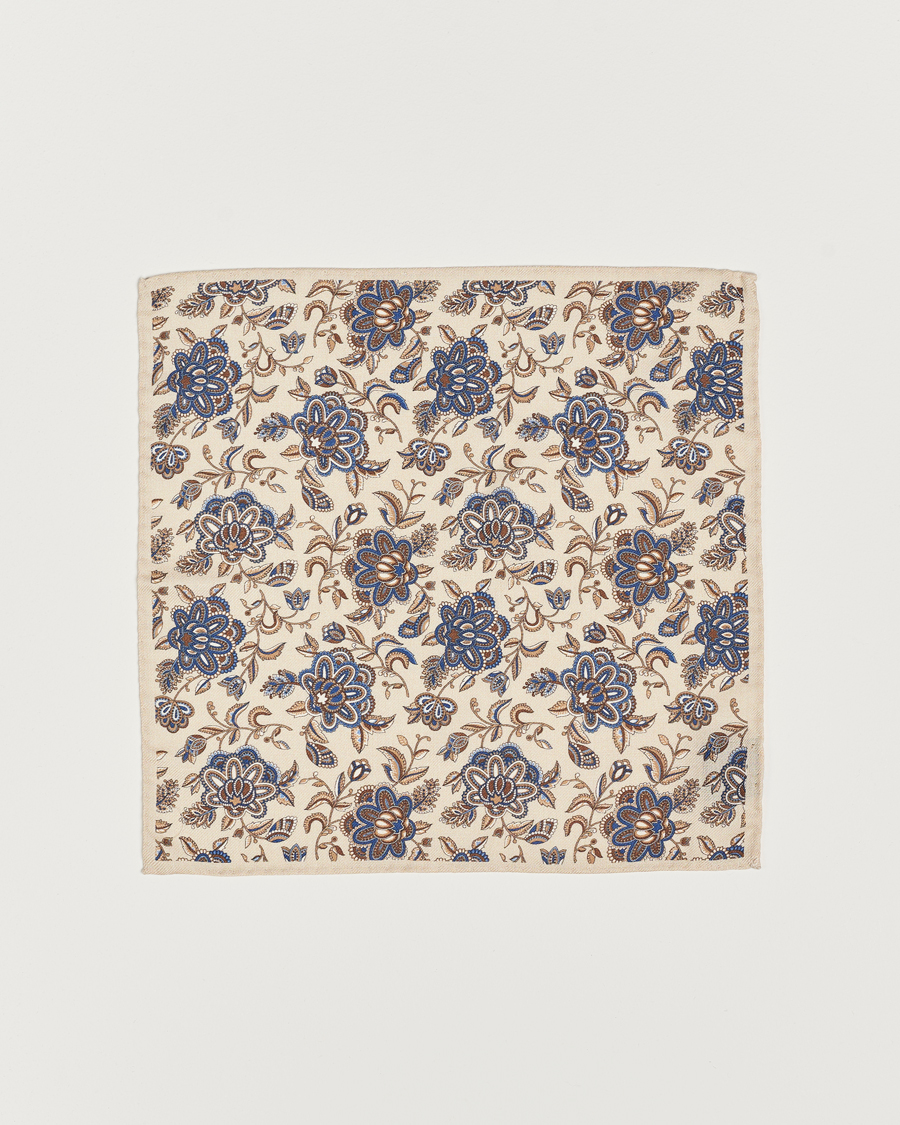 Herr | Amanda Christensen Wool Flannel Large Flower Pocket Square Creme | Amanda Christensen | Wool Flannel Large Flower Pocket Square Creme
