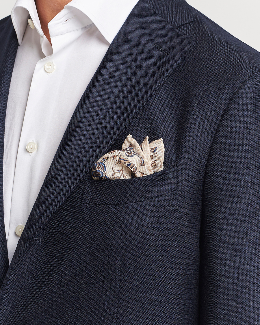 Herr | Amanda Christensen Wool Flannel Large Flower Pocket Square Creme | Amanda Christensen | Wool Flannel Large Flower Pocket Square Creme