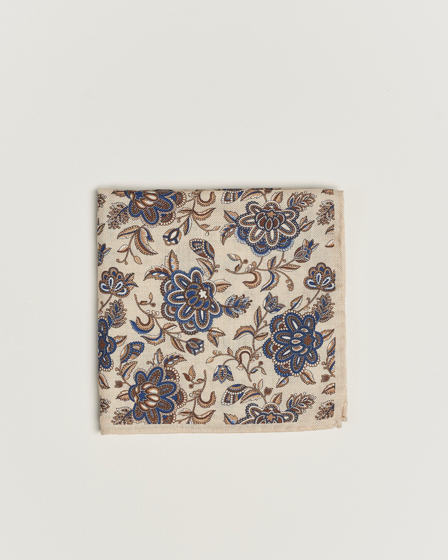 Herr | Amanda Christensen Wool Flannel Large Flower Pocket Square Creme | Amanda Christensen | Wool Flannel Large Flower Pocket Square Creme