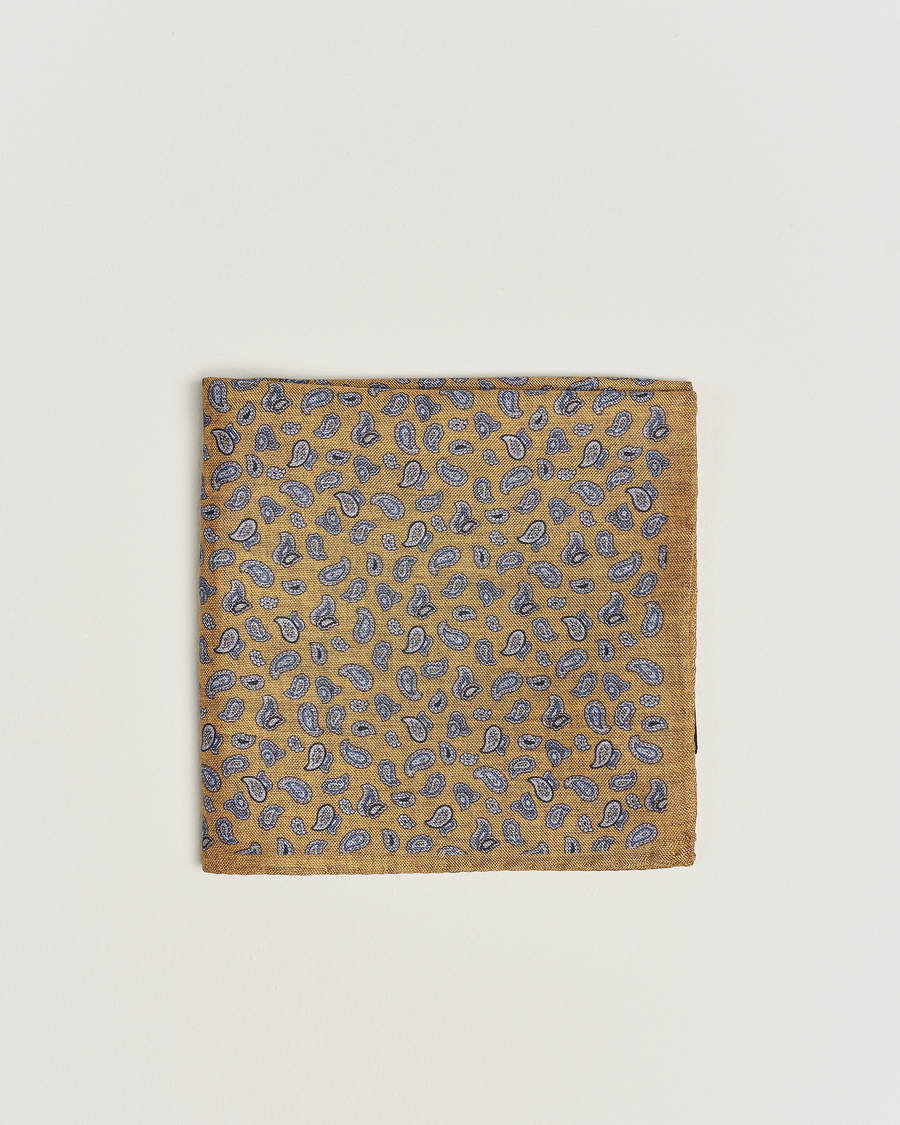 Herr | Amanda Christensen Silk Oxford Printed Paisley Pocket Square Yellow | Amanda Christensen | Silk Oxford Printed Paisley Pocket Square Yellow