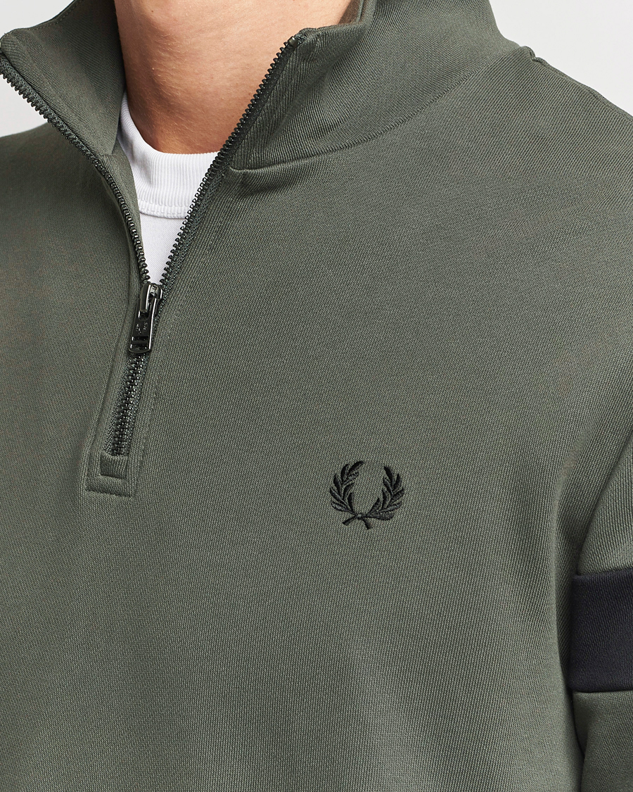 Herr | Tröjor | Fred Perry | Tipped Sleeve Half Zip Sweatshirt Field Green