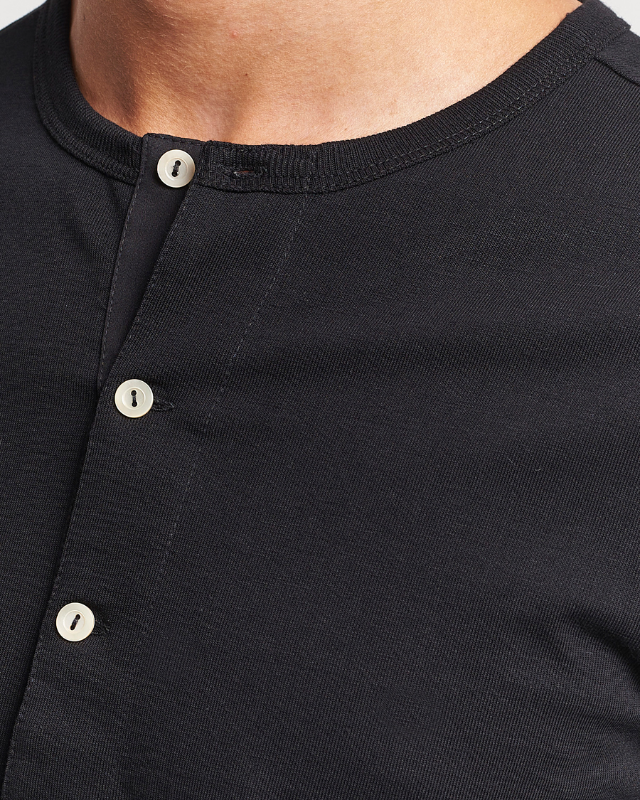 Herr | Tröjor | Merz b. Schwanen | Classic Organic Cotton Henley Sweater Black