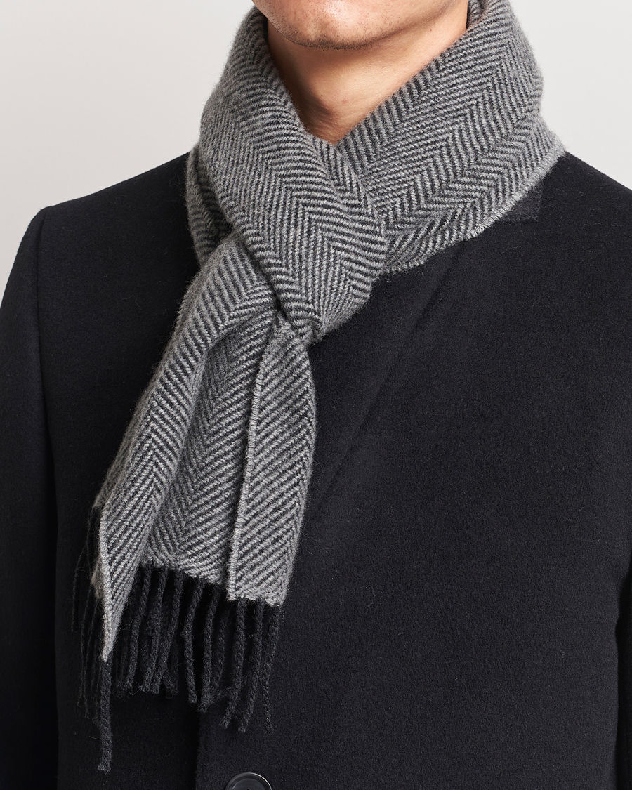 Herr | Begg & Co Herringbone Cashmere Scarf 30*170cm Grey | Begg & Co | Herringbone Cashmere Scarf 30*170cm Grey