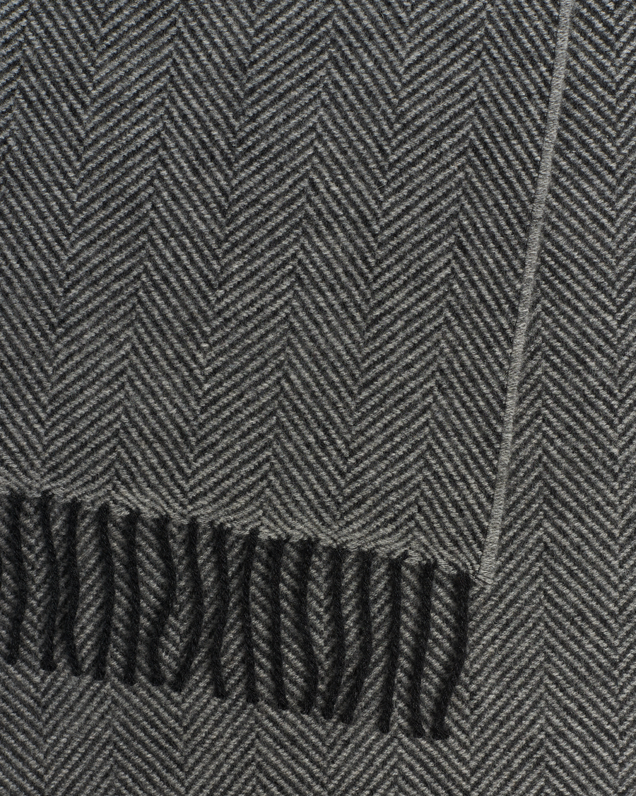 Herr | Begg & Co Herringbone Cashmere Scarf 30*170cm Grey | Begg & Co | Herringbone Cashmere Scarf 30*170cm Grey