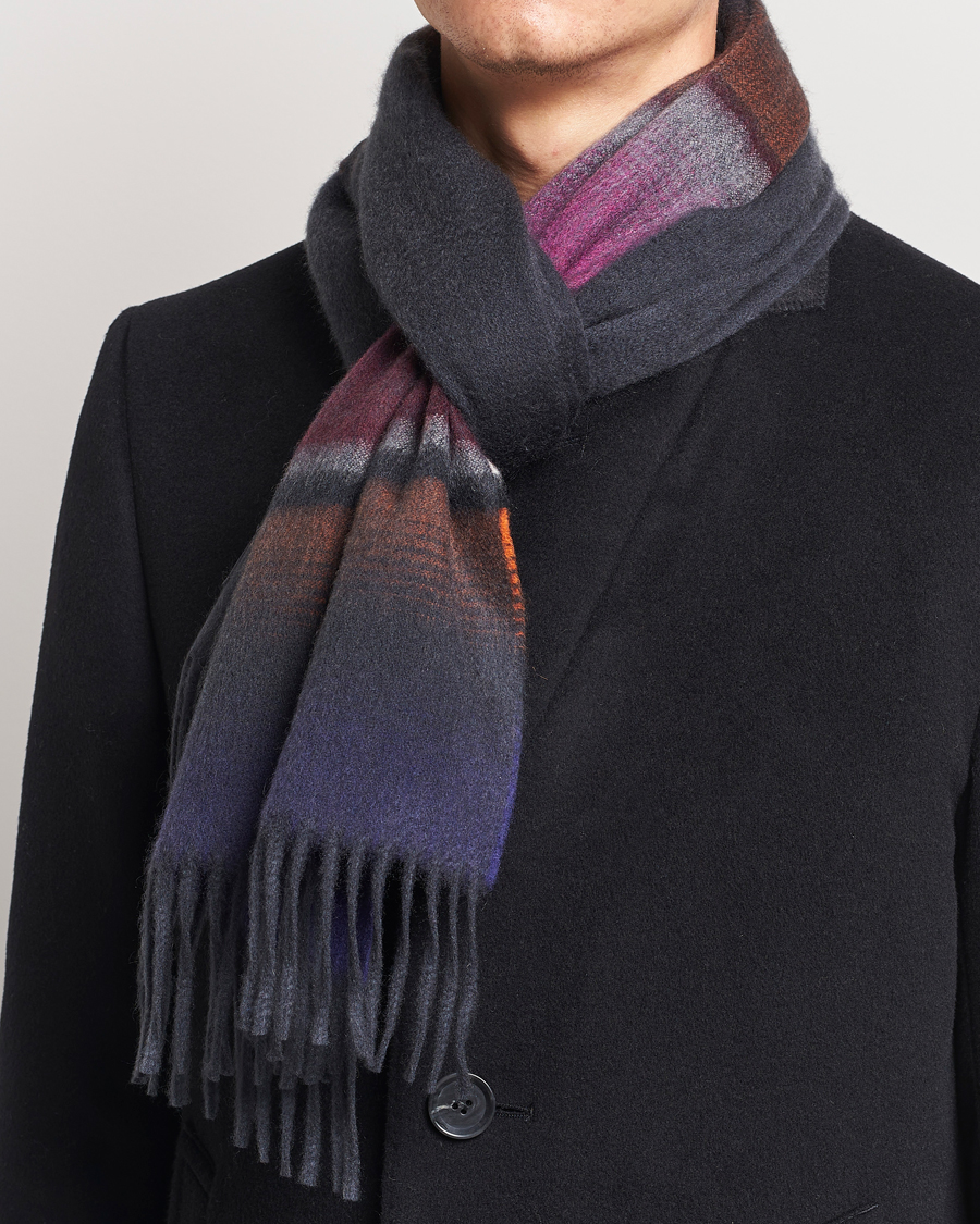 Herr | Begg & Co Solid/Checked Cashmere Scarf 36*183cm Midnight Pink | Begg & Co | Solid/Checked Cashmere Scarf 36*183cm Midnight Pink
