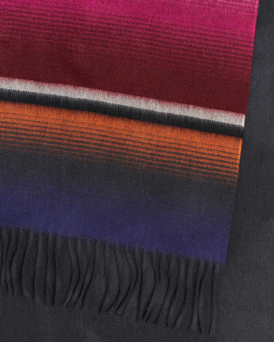 Herr | Begg & Co Solid/Checked Cashmere Scarf 36*183cm Midnight Pink | Begg & Co | Solid/Checked Cashmere Scarf 36*183cm Midnight Pink