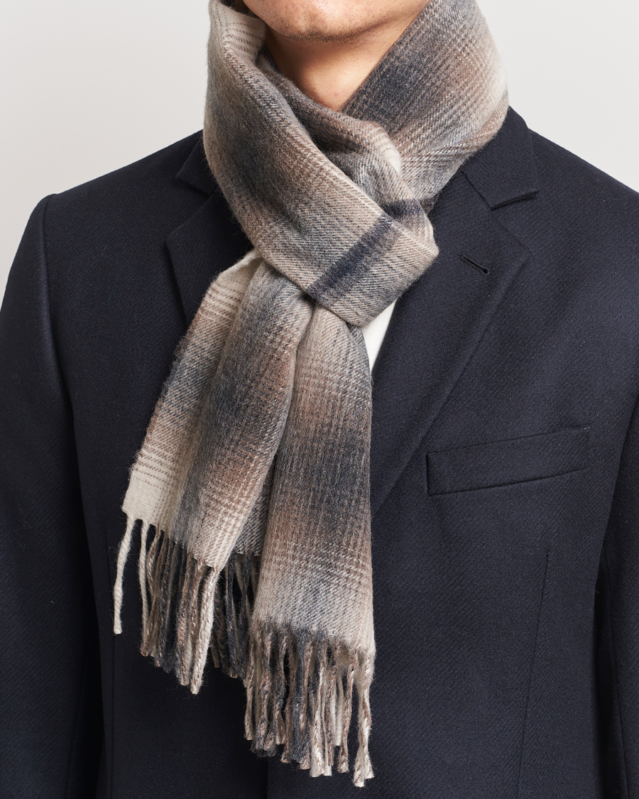 Herr | Begg & Co Wool/Cashmere Shadow Check Scarf 32*180cm Natural Grey | Begg & Co | Wool/Cashmere Shadow Check Scarf 32*180cm Natural Grey