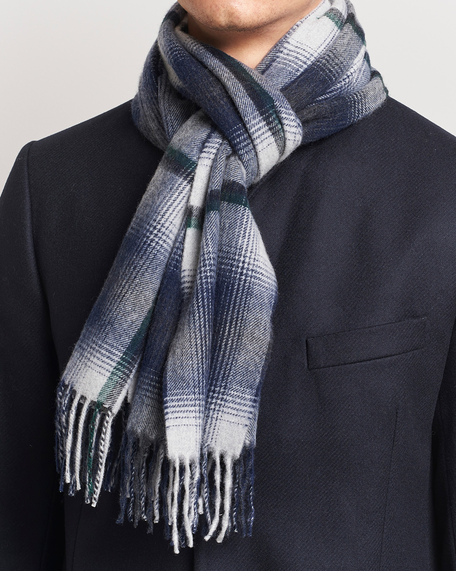 Herr | Begg & Co Wool/Cashmere Shadow Check Scarf 32*180cm Silver/Navy | Begg & Co | Wool/Cashmere Shadow Check Scarf 32*180cm Silver/Navy