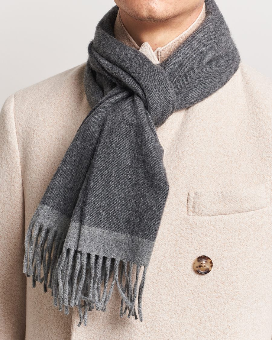 Herr | Begg & Co Solid Board Wool/Cashmere Scarf Flannel Charcoal | Begg & Co | Solid Board Wool/Cashmere Scarf Flannel Charcoal